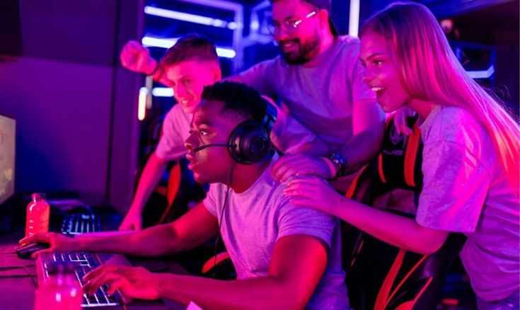 Grupo al finalizar una jornada de PC